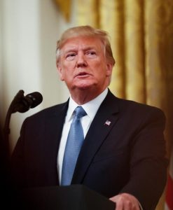 特朗普暂时将大多数国家的对等关税降至10% 为期90天